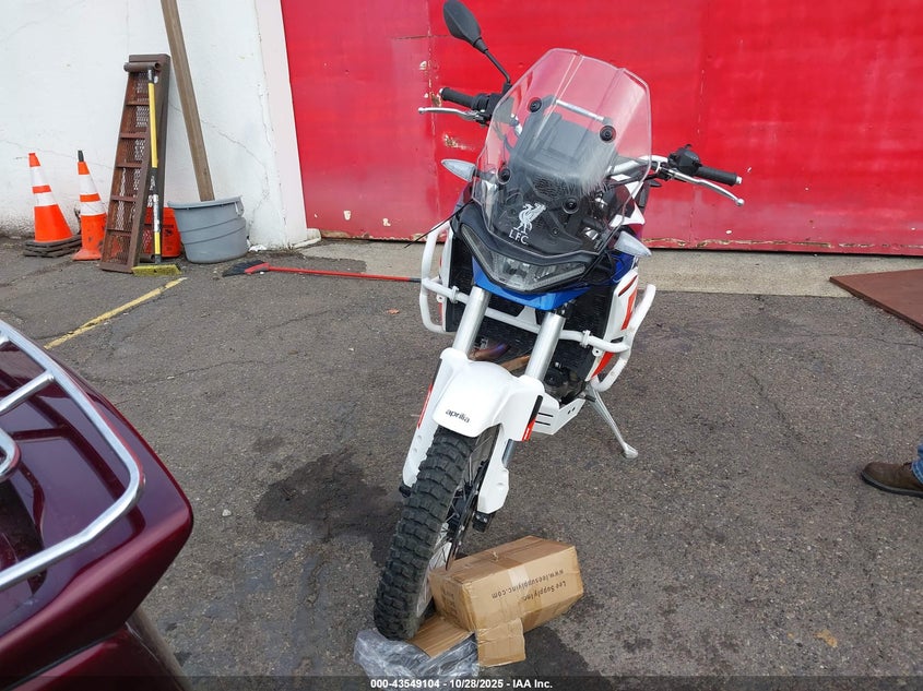 ZD4XBUA01RS002053 2024 APRILIA TUAREG photo no. 5