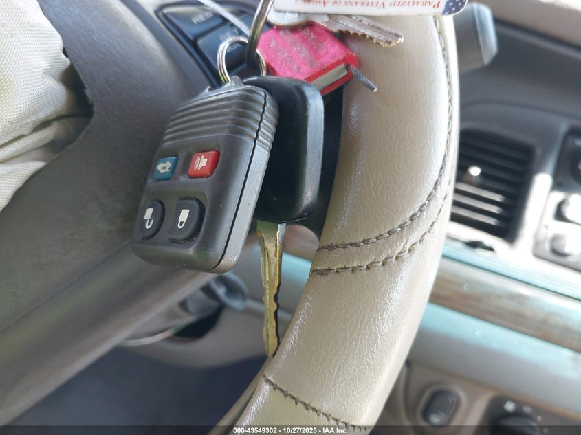 2002 Ford Crown Victoria Standard VIN: 2FAFP73W72X116031 Lot: 43549302