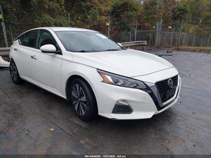 NISSAN ALTIMA SV FWD