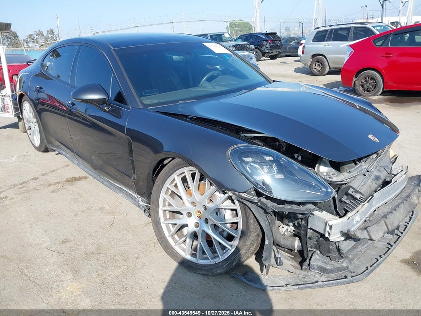 PORSCHE PANAMERA 4