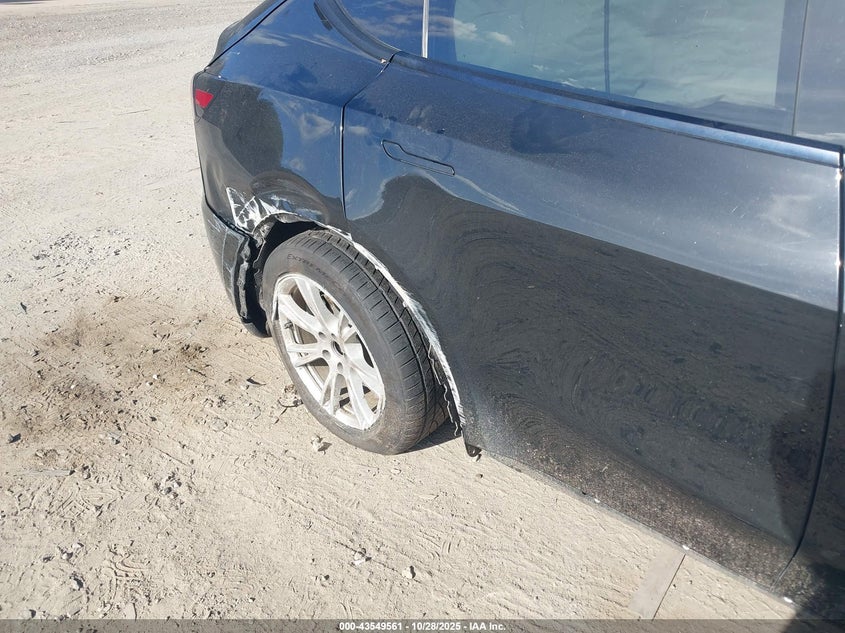 2021 Tesla Model Y Long Range Dual Motor All-Wheel Drive VIN: 5YJYGDEE8MF081069 Lot: 43549561