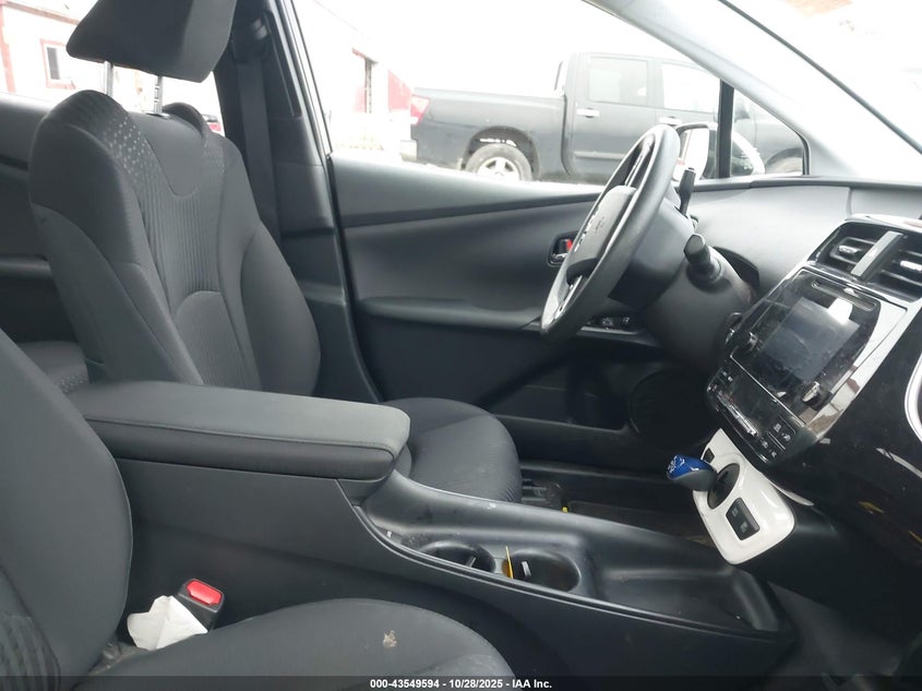 2018 TOYOTA PRIUS TWO · Фото 5
