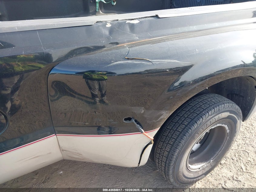 2000 Ford F-350 Lariat/Xl/Xlt VIN: 1FTWW32F8YEE33074 Lot: 43550017