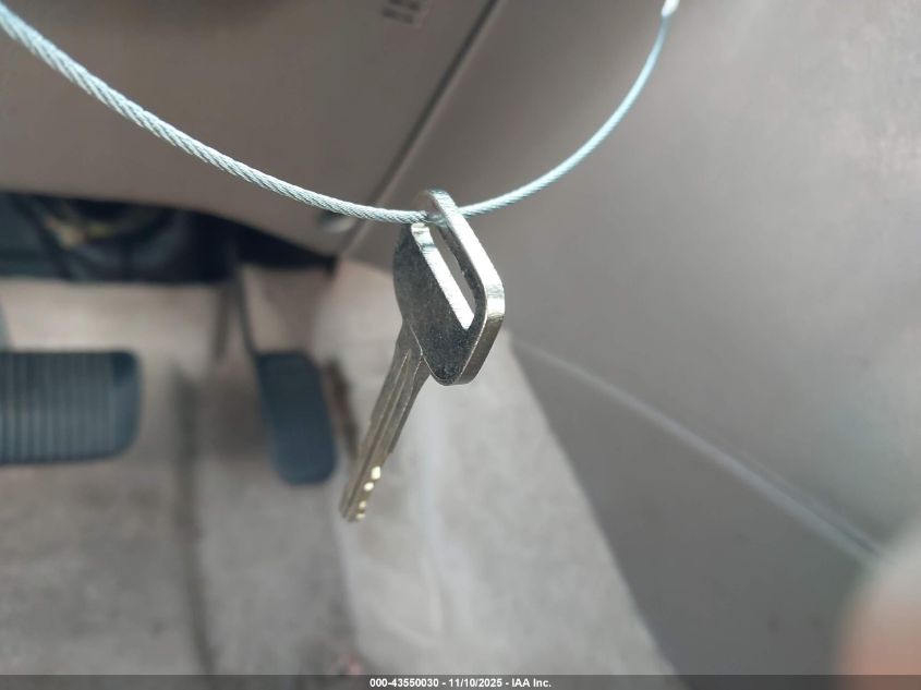 2000 Toyota Camry Le VIN: 4T1BG22K4YU967077 Lot: 43550030