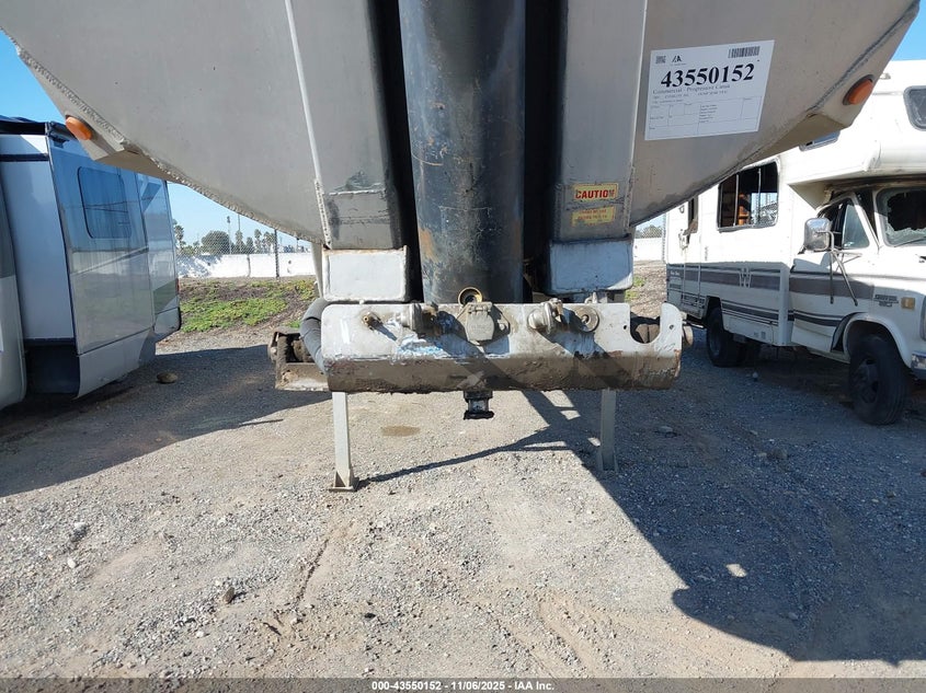 1E9EB39221L185643 2001   photo no. 7