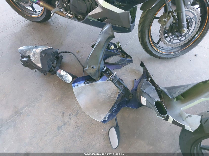 2004 Suzuki Gsx-R750 K VIN: JS1GR7JA842101490 Lot: 43550170