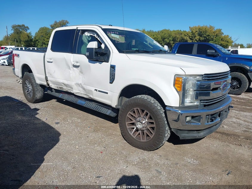 FORD F-250 LARIAT