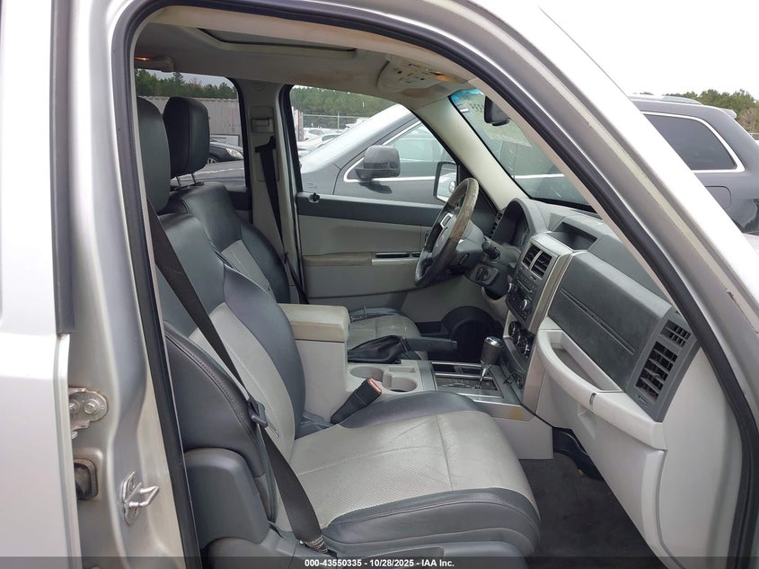 1J8GP58K88W146340 2008 JEEP LIBERTY (NORTH AMERICA) photo no. 5
