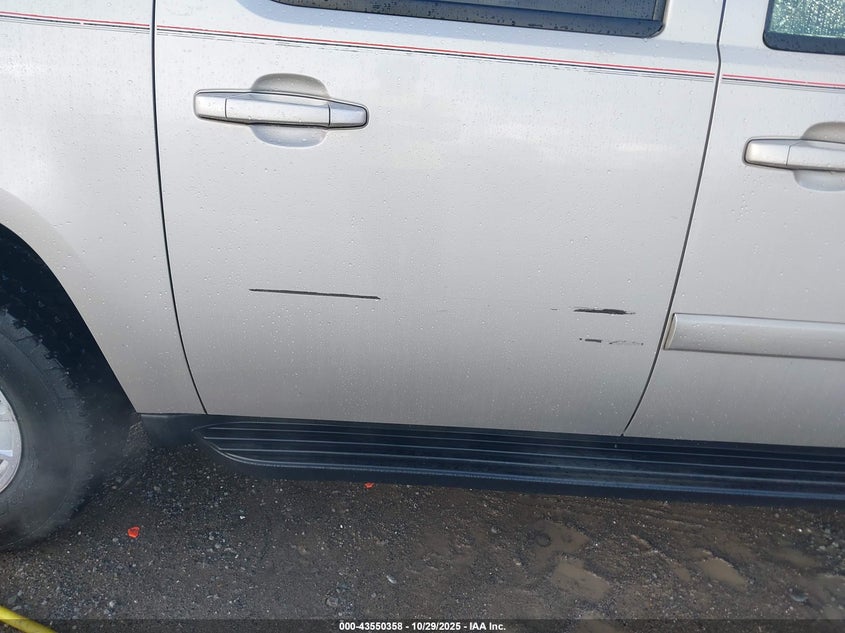 2009 Chevrolet Suburban 1500 Lt2 VIN: 1GNFC26029R231745 Lot: 43550358