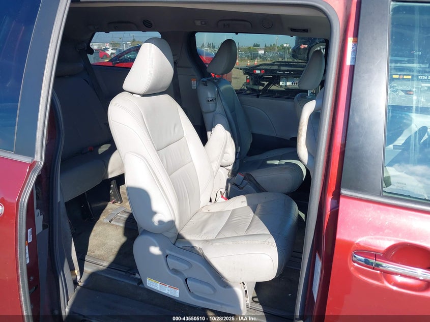 5TDYK3DC1GS700958 2016 TOYOTA SIENNA photo no. 8