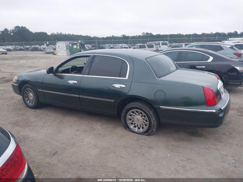 1999 Lincoln Town Car Signature VIN: 1LNHM82W6XY617045 Lot: 43550515