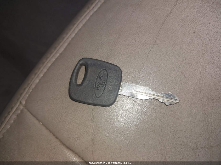 1999 Lincoln Town Car Signature VIN: 1LNHM82W6XY617045 Lot: 43550515