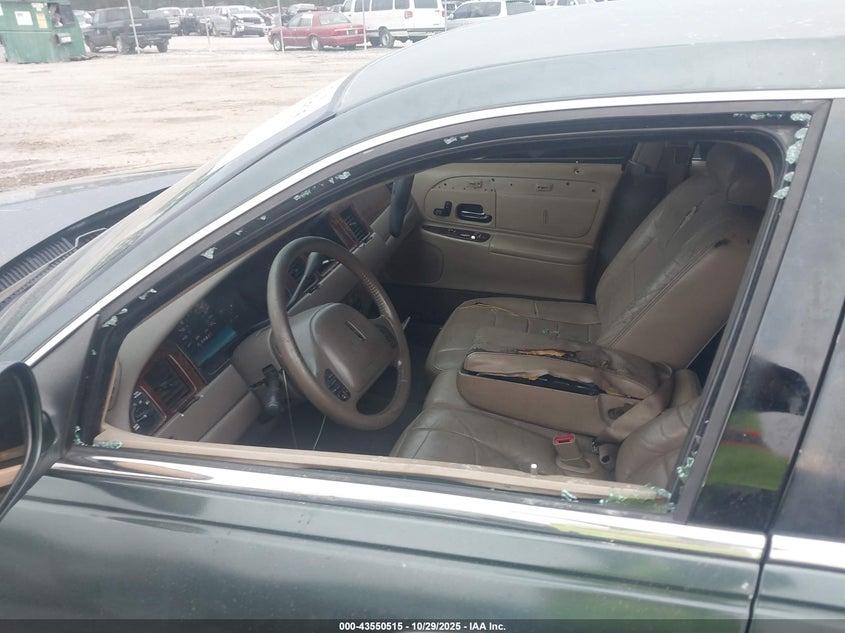 1999 Lincoln Town Car Signature VIN: 1LNHM82W6XY617045 Lot: 43550515