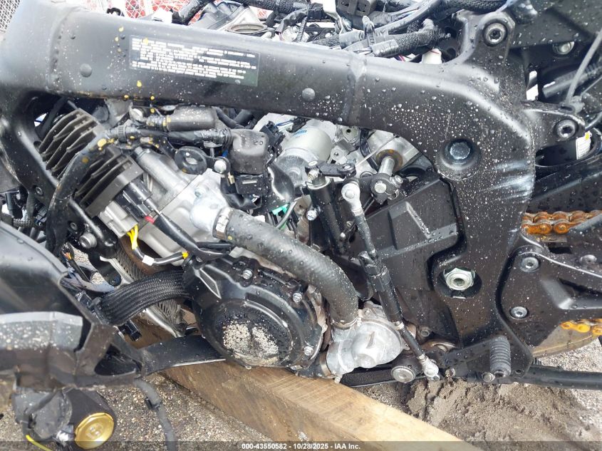 2022 Suzuki Gsx-R1000 VIN: JS1DM11B2N7100301 Lot: 43550582