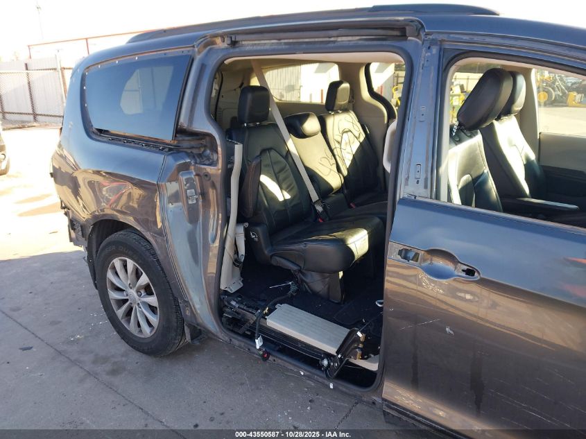 2017 Chrysler Pacifica Touring-L VIN: 2C4RC1BG3HR517079 Lot: 43550587