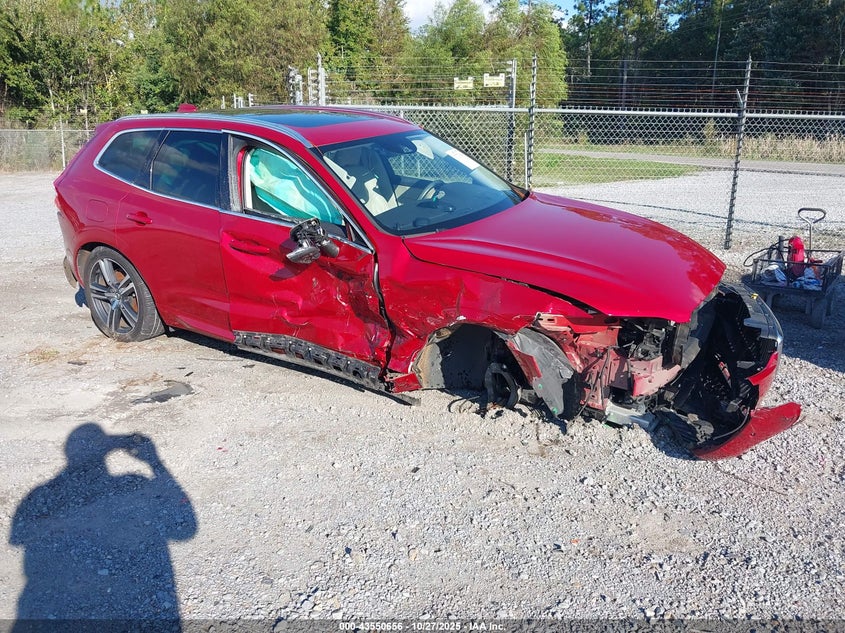 VOLVO XC60 T6 MOMENTUM