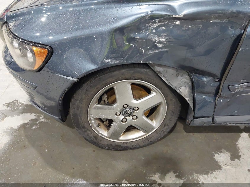 2005 Volvo S40 T5 Awd VIN: YV1MH682052073605 Lot: 43550706
