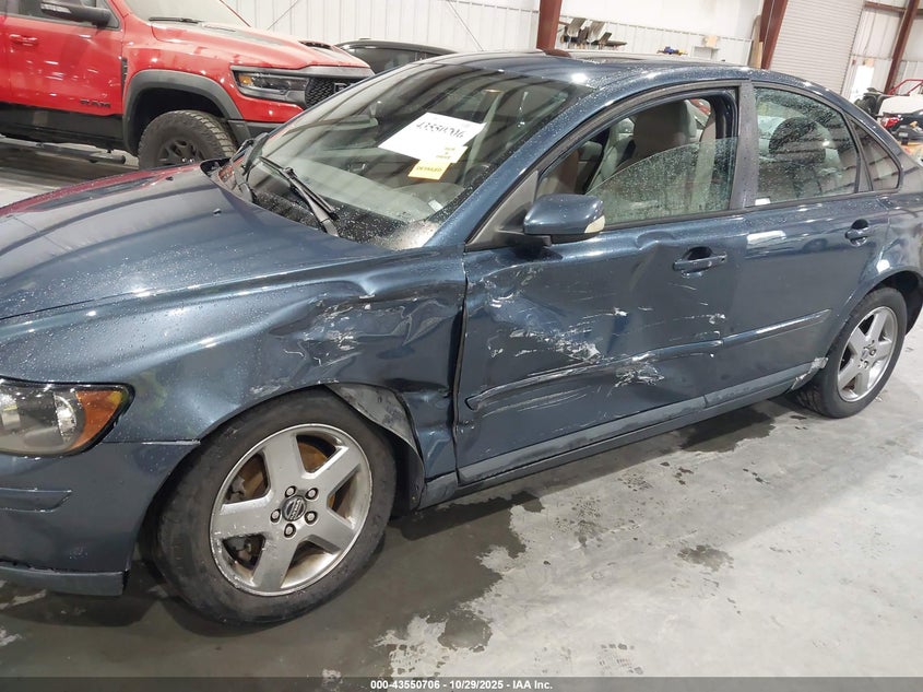 2005 Volvo S40 T5 Awd VIN: YV1MH682052073605 Lot: 43550706