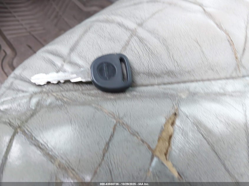 2002 GMC Yukon Slt VIN: 1GKEK13Z32R317077 Lot: 43550736