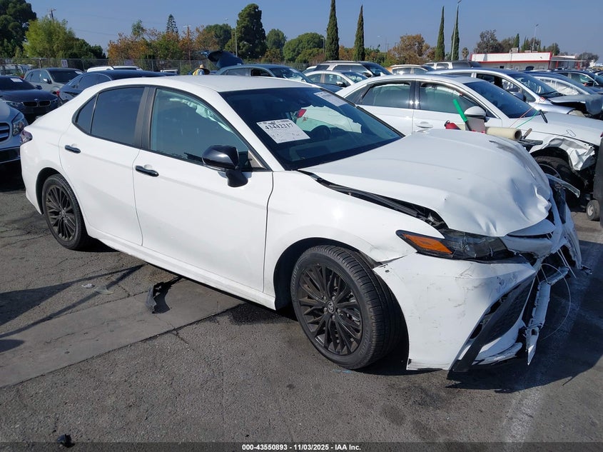TOYOTA CAMRY SE NIGHTSHADE EDITION