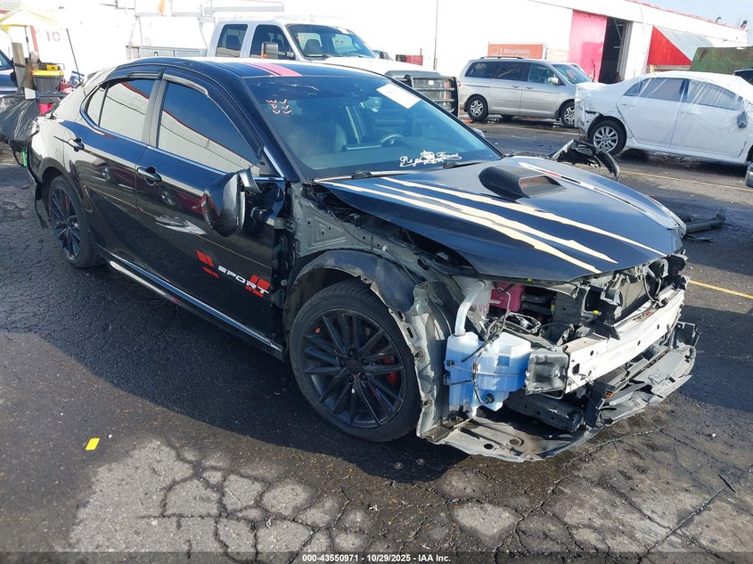 TOYOTA CAMRY HYBRID SE HYBRID