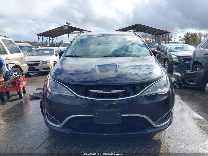 2017 Chrysler Pacifica Touring-L VIN: 2C4RC1BG8HR810010 Lot: 43551218