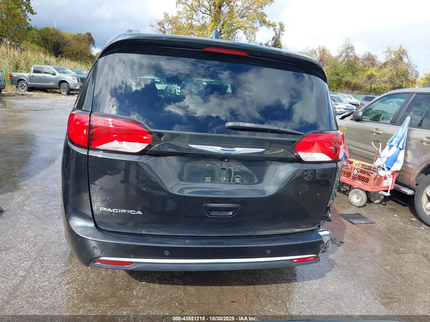 2017 Chrysler Pacifica Touring-L VIN: 2C4RC1BG8HR810010 Lot: 43551218