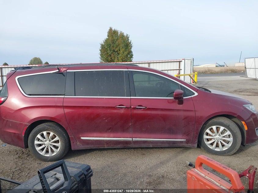 2017 Chrysler Pacifica Touring-L VIN: 2C4RC1BG2HR795679 Lot: 43551247