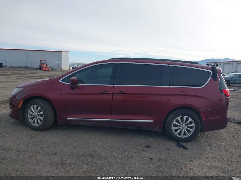 2017 Chrysler Pacifica Touring-L VIN: 2C4RC1BG2HR795679 Lot: 43551247