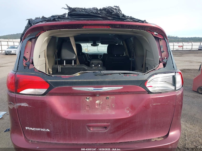 2017 Chrysler Pacifica Touring-L VIN: 2C4RC1BG2HR795679 Lot: 43551247