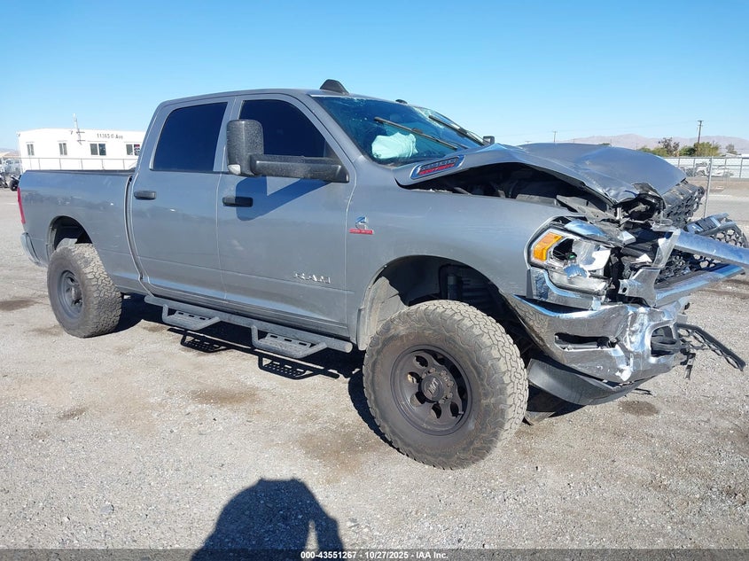 RAM 2500 TRADESMAN 4X4 6 4 BOX