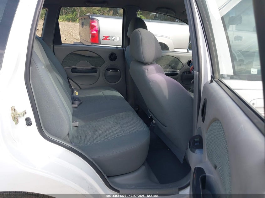 KL1TJ62684B207090 2004 CHEVROLET AVEO photo no. 8