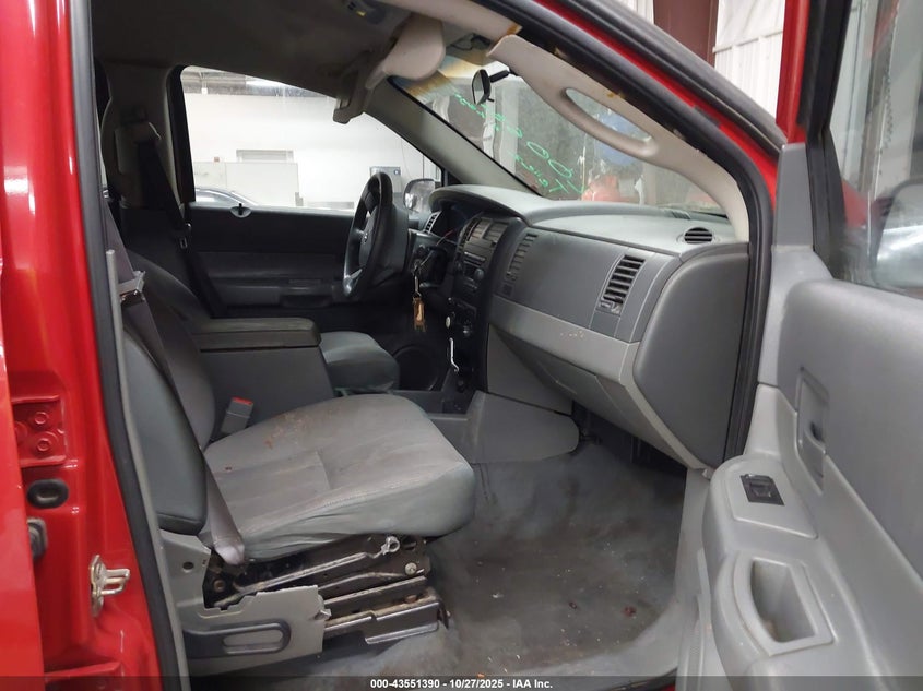 1D4HD38N15F562103 2005 DODGE DURANGO photo no. 5