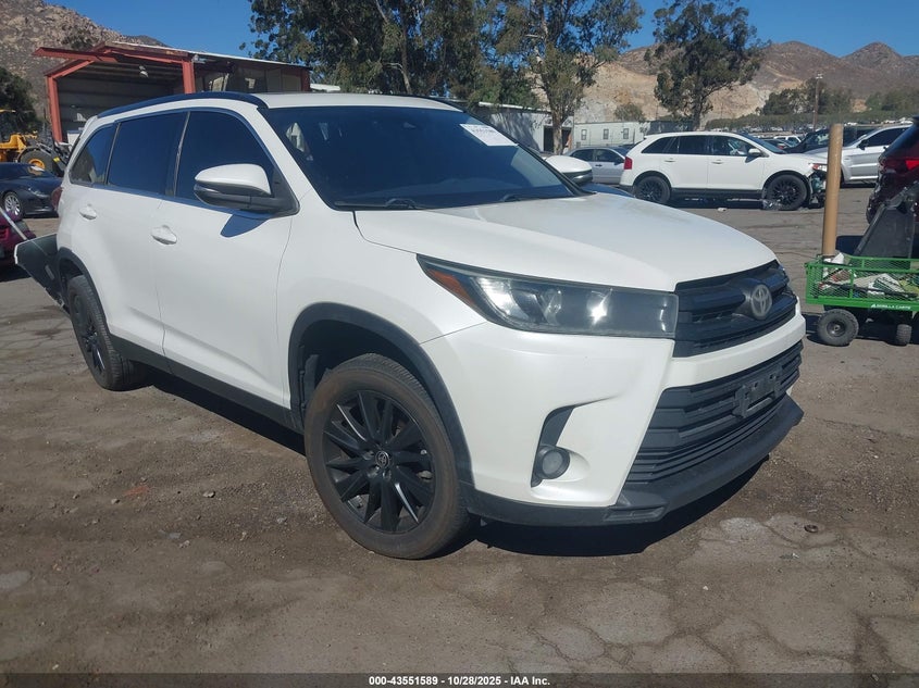 TOYOTA HIGHLANDER SE