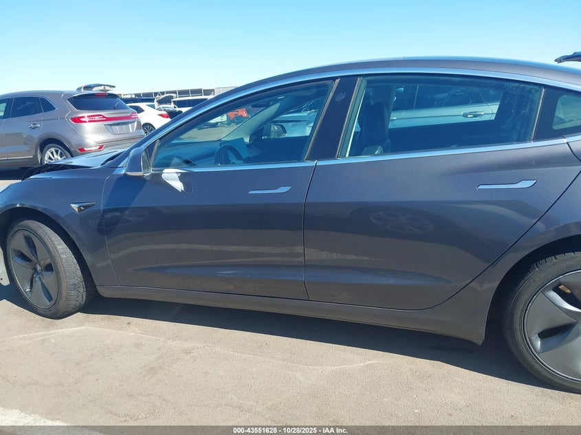 2019 Tesla Model 3 Long Range/Performance VIN: 5YJ3E1EB7KF386323 Lot: 43551628