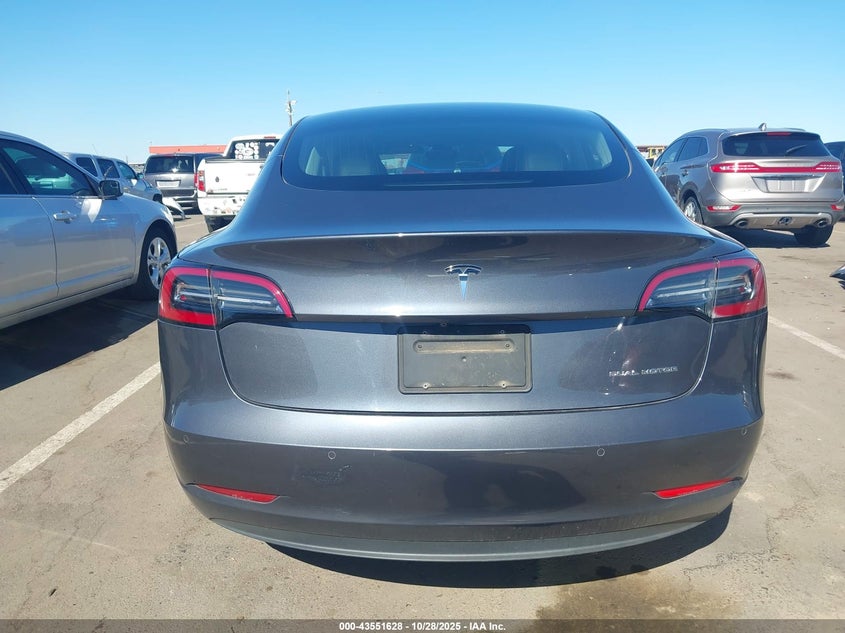 2019 Tesla Model 3 Long Range/Performance VIN: 5YJ3E1EB7KF386323 Lot: 43551628