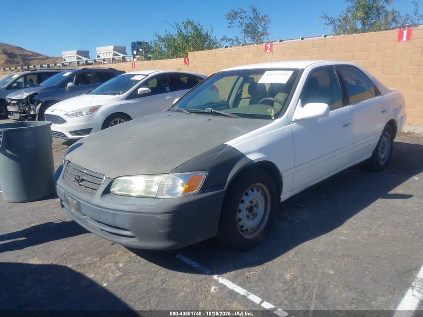 JT2BG22KX10604602 2001 TOYOTA CAMRY photo no. 2