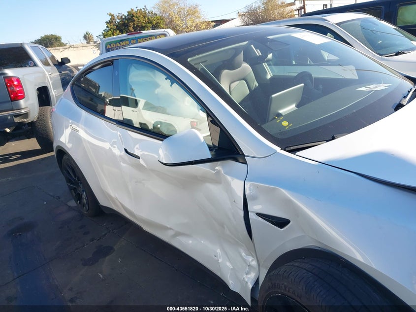 2022 Tesla Model Y Long Range Dual Motor All-Wheel Drive VIN: 7SAYGDEE0NF506224 Lot: 43551820