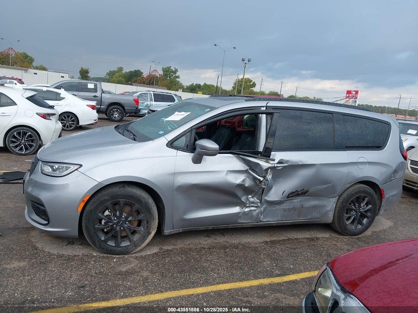 2021 Chrysler Pacifica Touring L VIN: 2C4RC1BG6MR559806 Lot: 43551886