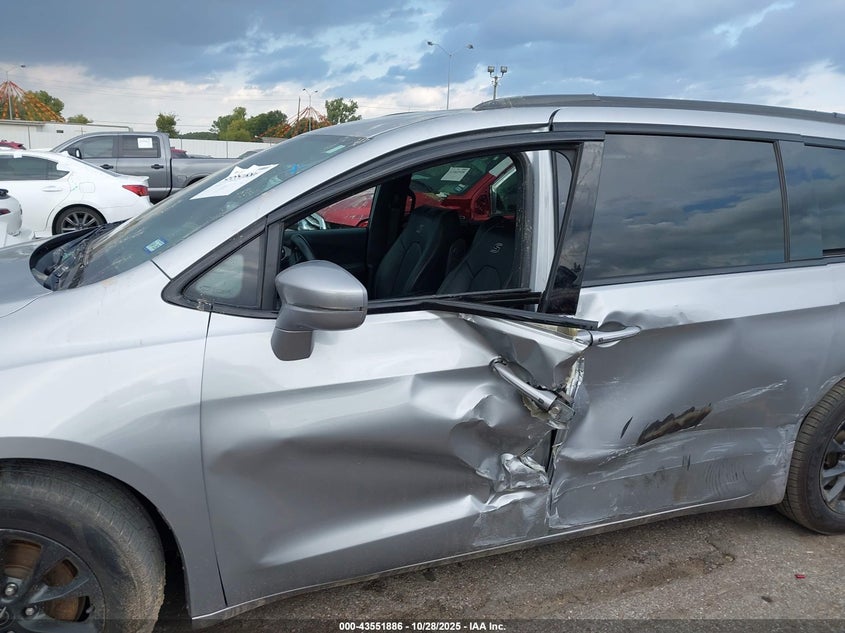 2021 Chrysler Pacifica Touring L VIN: 2C4RC1BG6MR559806 Lot: 43551886