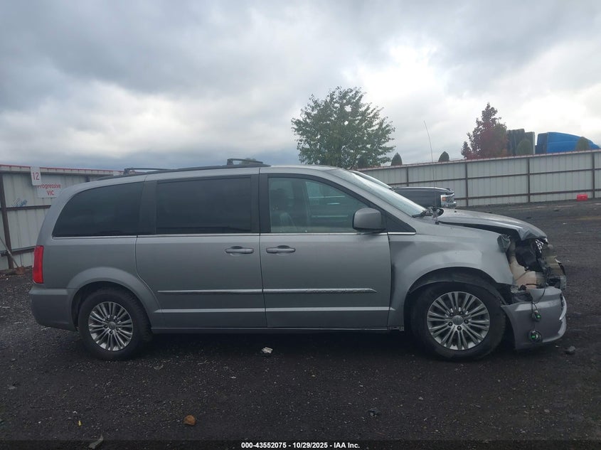 2016 Chrysler Town & Country Touring-L VIN: 2C4RC1CG2GR282784 Lot: 43552075