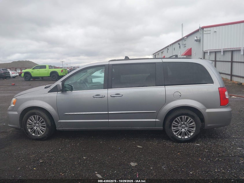 2016 Chrysler Town & Country Touring-L VIN: 2C4RC1CG2GR282784 Lot: 43552075