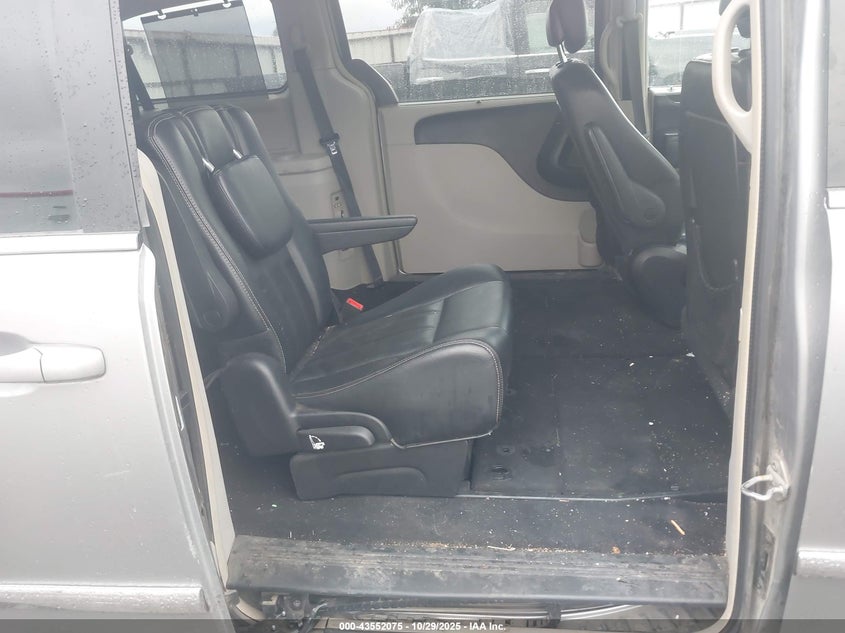 2016 Chrysler Town & Country Touring-L VIN: 2C4RC1CG2GR282784 Lot: 43552075