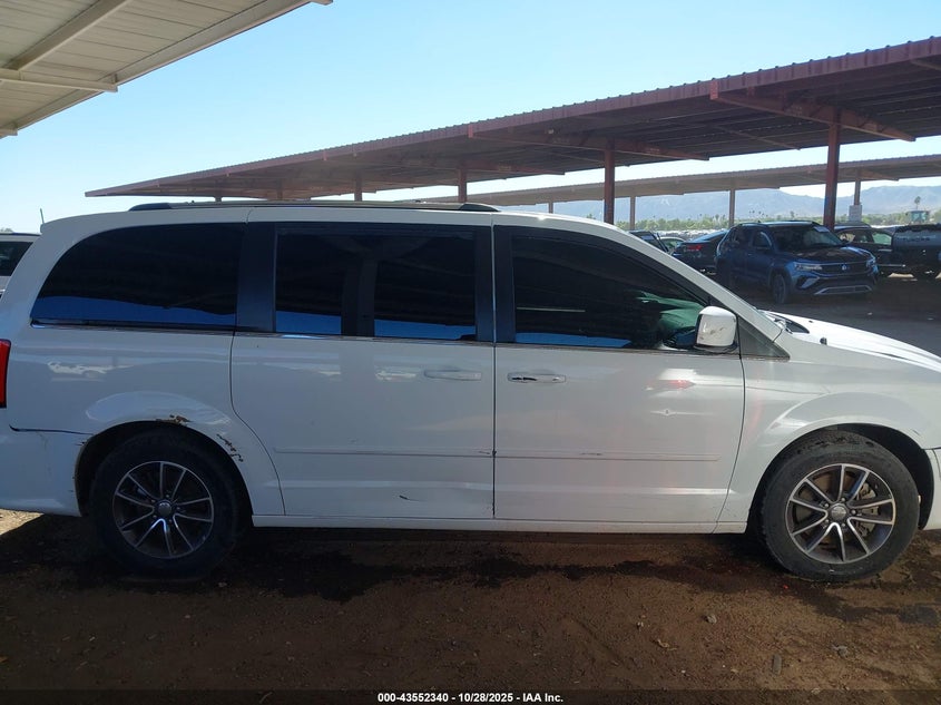 2017 Dodge Grand Caravan Sxt VIN: 2C4RDGCG7HR617670 Lot: 43552340