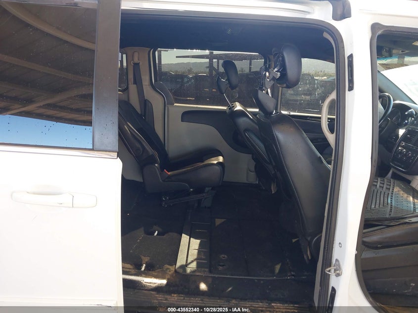 2017 Dodge Grand Caravan Sxt VIN: 2C4RDGCG7HR617670 Lot: 43552340