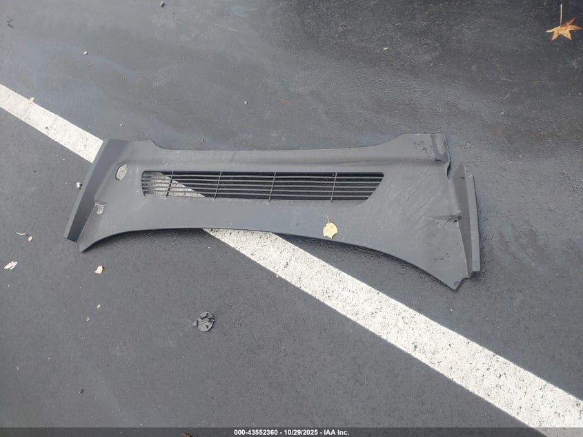 2023 Tesla Model Y Awd/Long Range Dual Motor All-Wheel Drive VIN: 7SAYGDEE0PF614667 Lot: 43552360