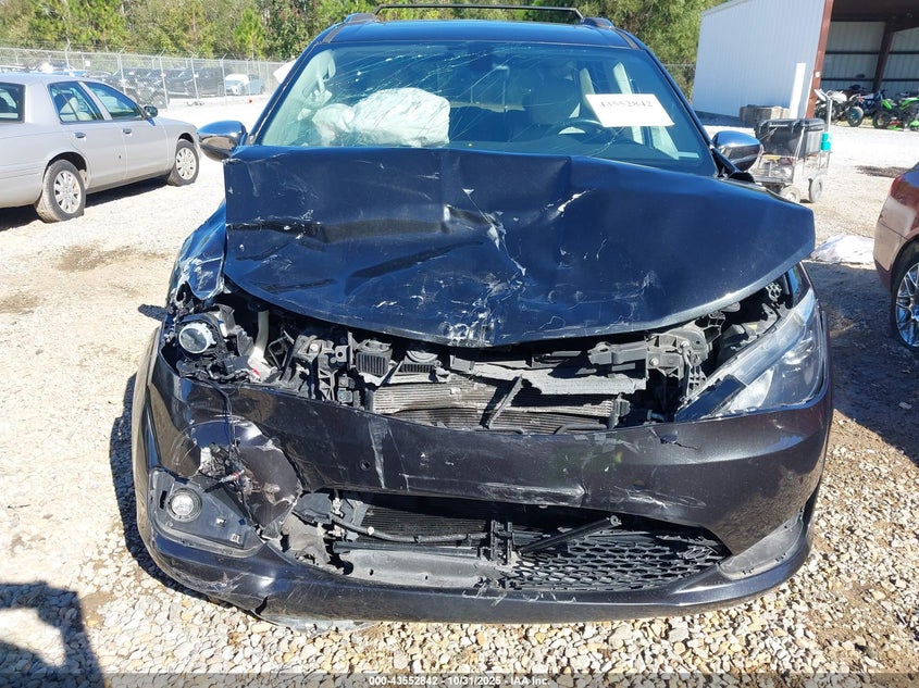 2017 Chrysler Pacifica Limited VIN: 2C4RC1GG2HR584040 Lot: 43552842