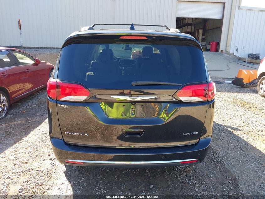 2017 Chrysler Pacifica Limited VIN: 2C4RC1GG2HR584040 Lot: 43552842