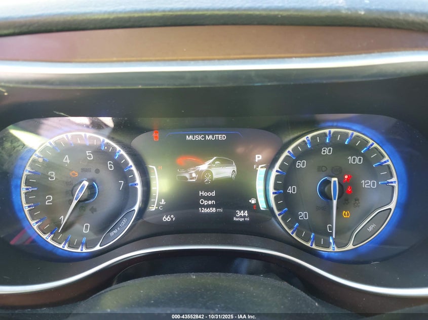 2017 Chrysler Pacifica Limited VIN: 2C4RC1GG2HR584040 Lot: 43552842