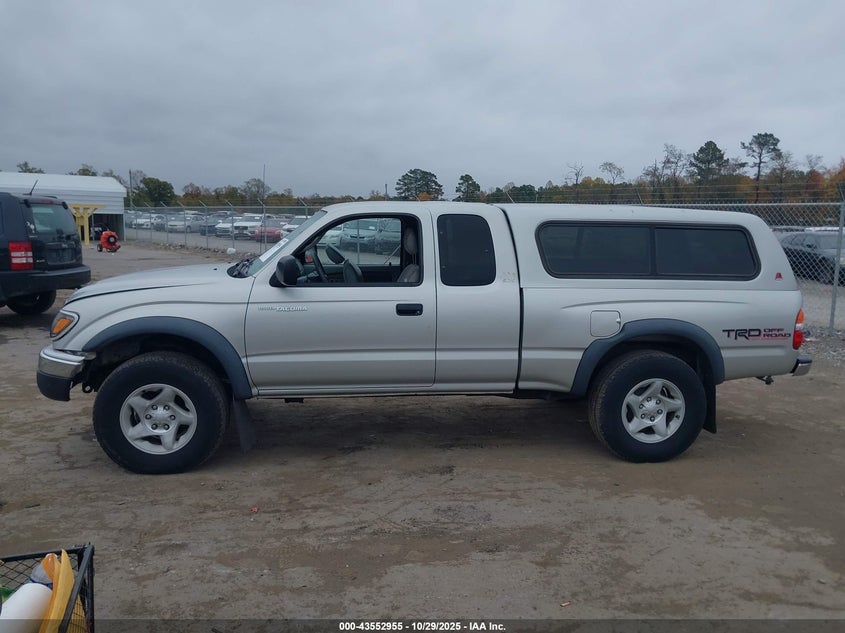 5TEWN72N22Z103680 2002 TOYOTA TACOMA photo no. 13